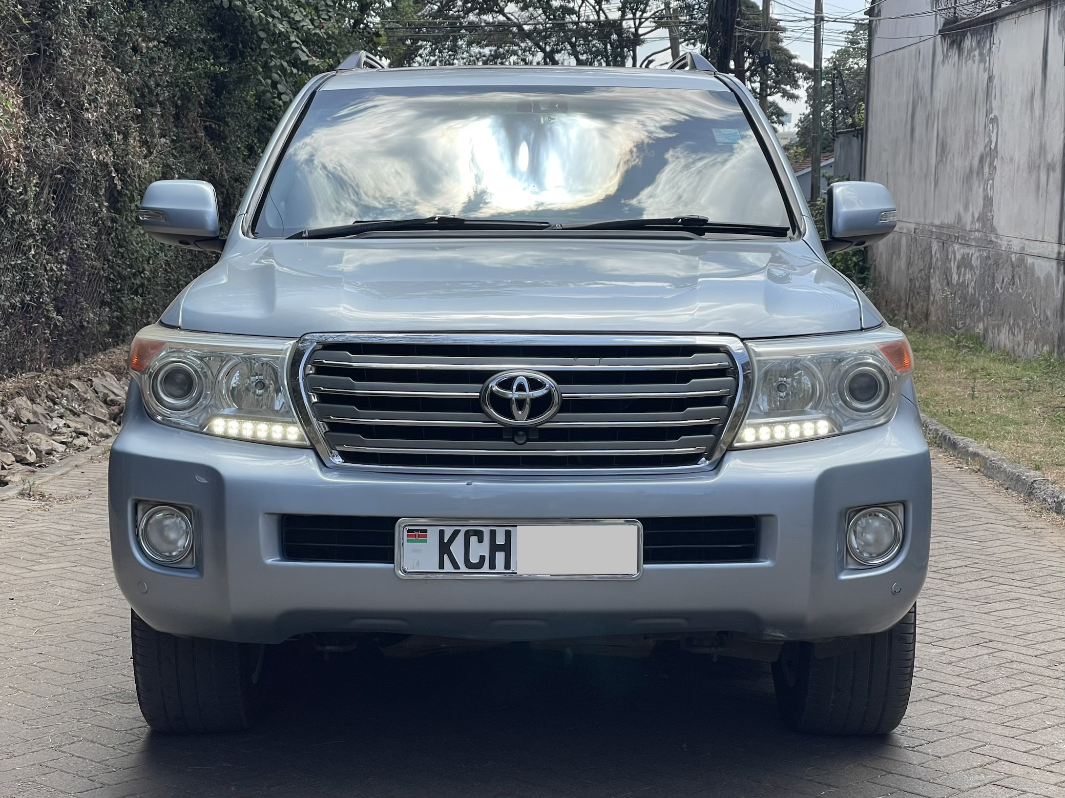 2012 Toyota Land Cruiser 200 for sale in Nairobi — photo 1 of 13