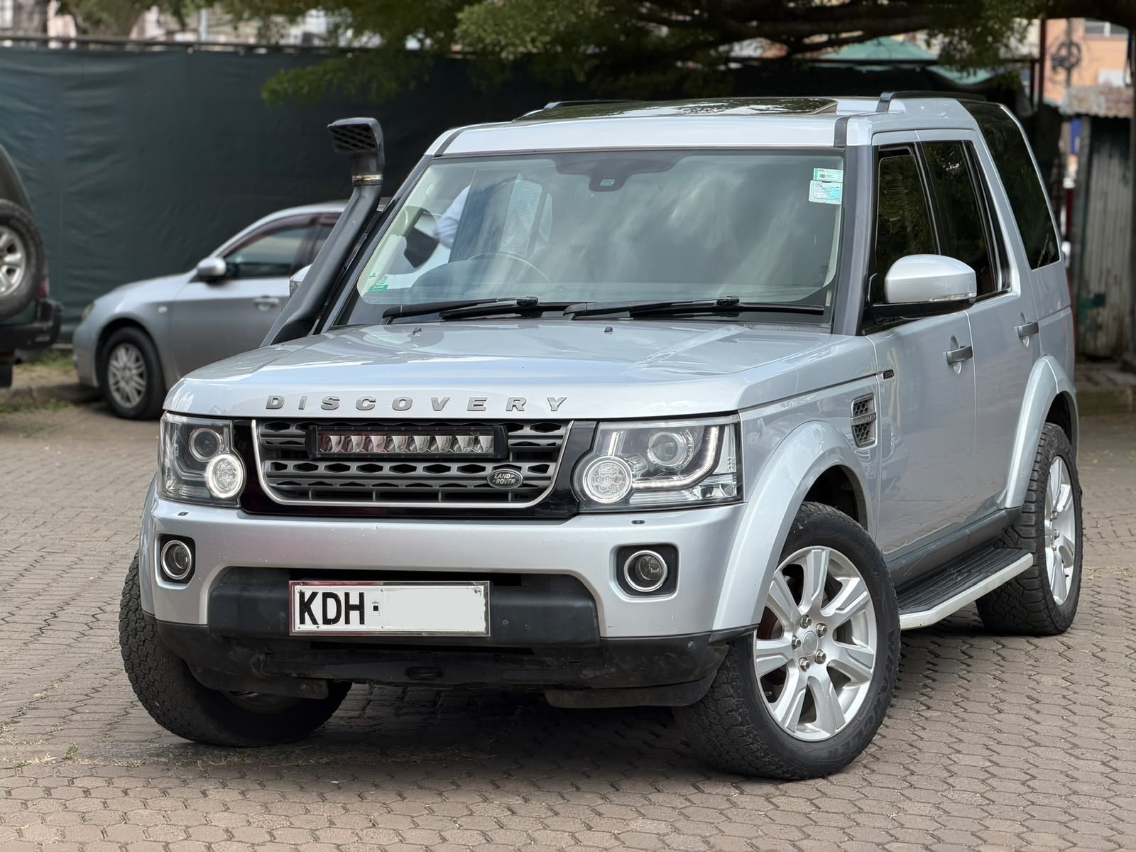 2015 Land Rover Discovery 4 for sale in Nairobi — photo 1 of 12