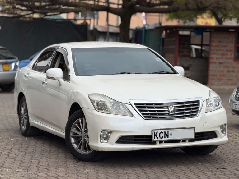 2010 Toyota Crown thumbnail 2