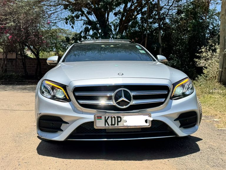 2017 Mercedes-Benz E-Class thumbnail 4
