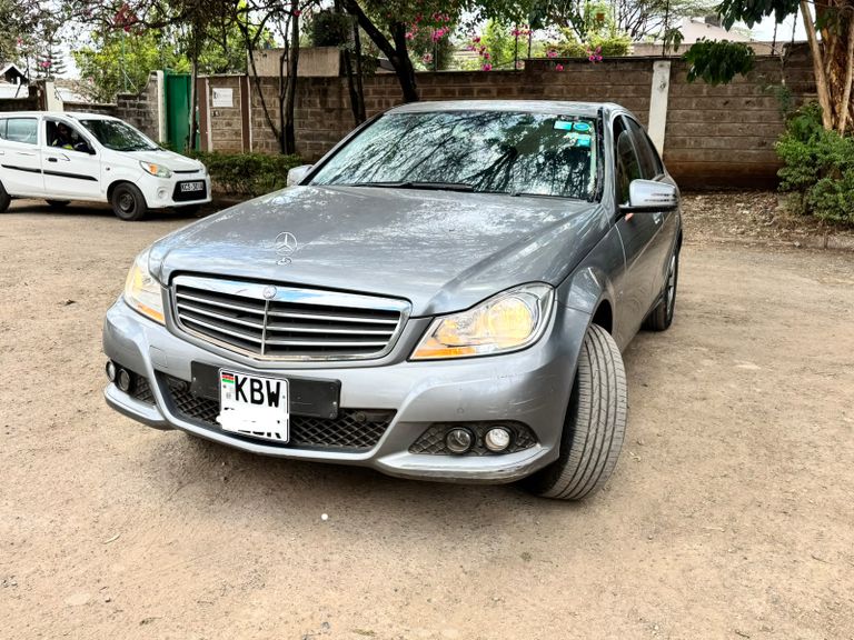 2012 Mercedes-Benz C-Class thumbnail 2