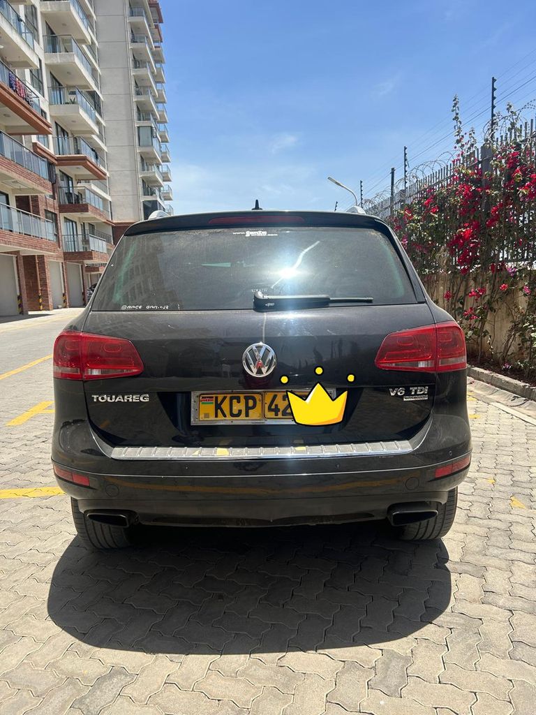 2011 Volkswagen Touareg thumbnail 2