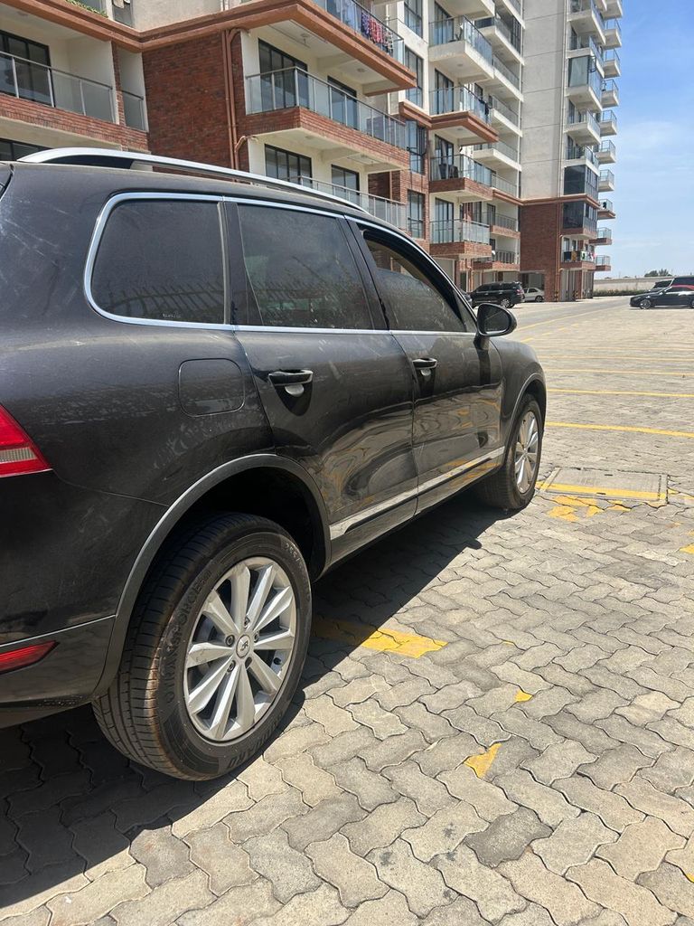 2011 Volkswagen Touareg thumbnail 9