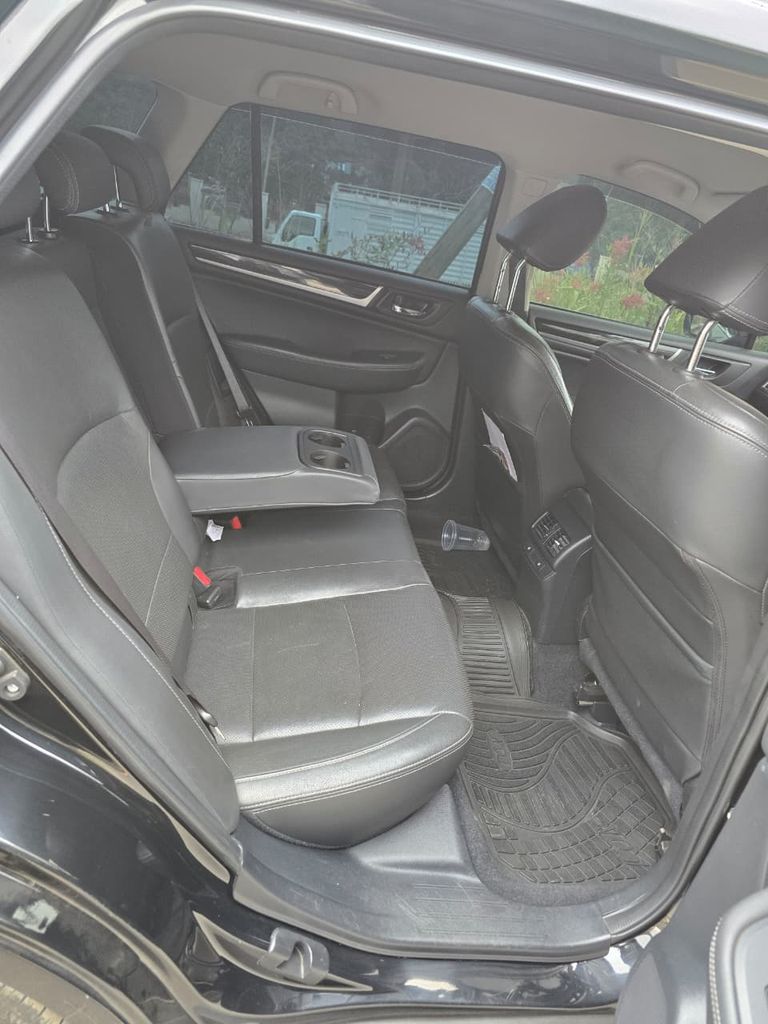2017 Subaru Outback thumbnail 3