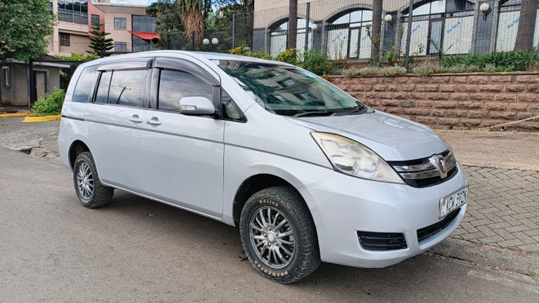 2013 Toyota Sienta thumbnail 6