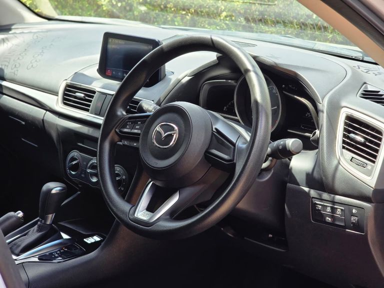 2019 Mazda Axela thumbnail 4