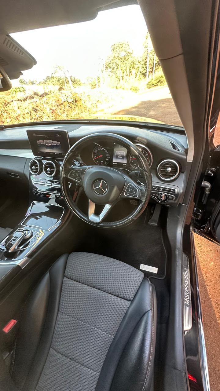 2016 Mercedes-Benz C-Class thumbnail 4