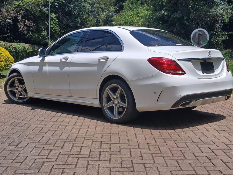 2016 Mercedes-Benz C-Class thumbnail 2
