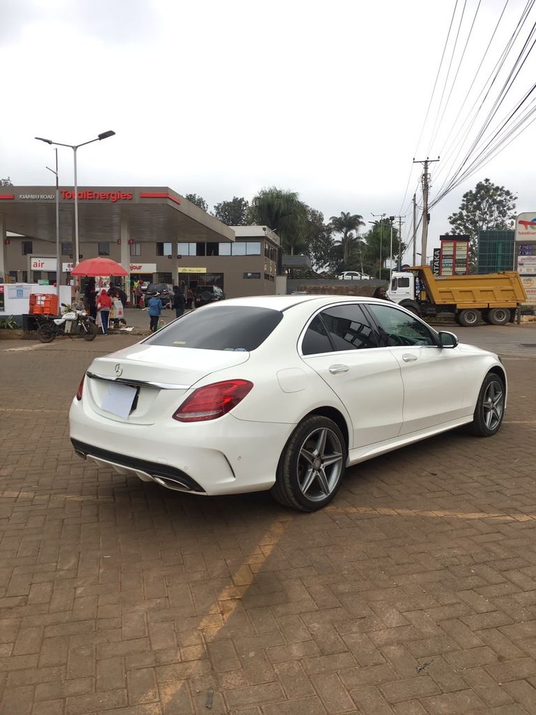2016 Mercedes-Benz C-Class thumbnail 3