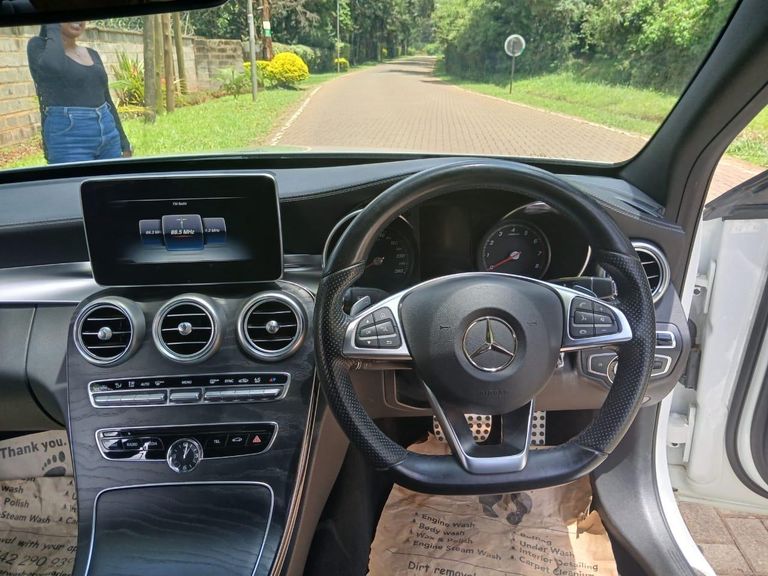 2016 Mercedes-Benz C-Class thumbnail 6