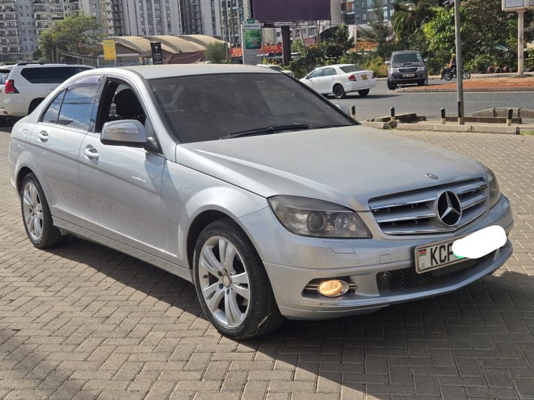 2009 Mercedes-Benz C-Class thumbnail 2