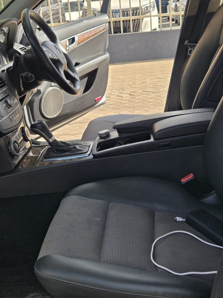 2009 Mercedes-Benz C-Class thumbnail 4