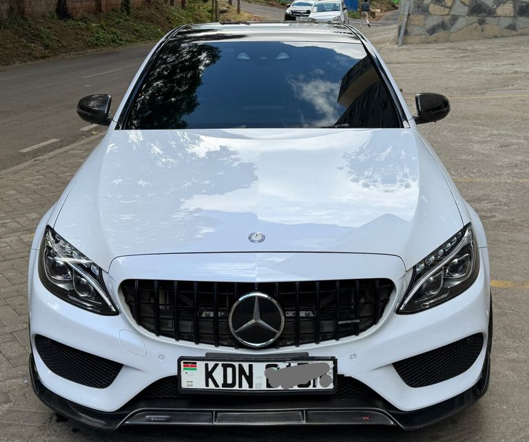 2016 Mercedes-Benz C-Class thumbnail 2