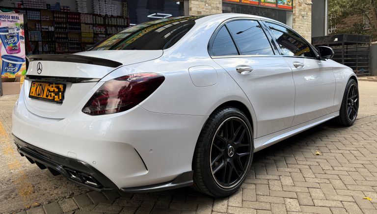 2016 Mercedes-Benz C-Class thumbnail 3