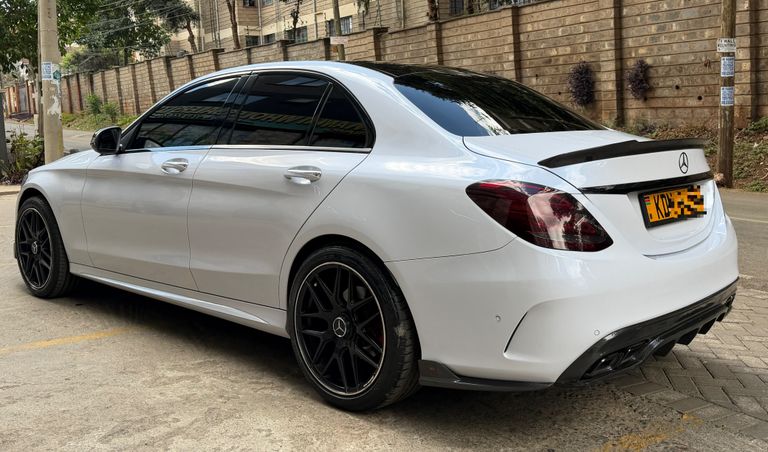 2016 Mercedes-Benz C-Class thumbnail 4