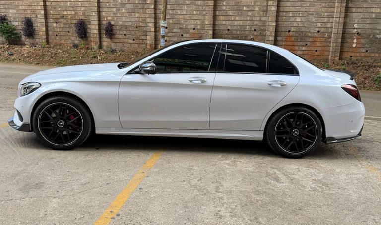 2016 Mercedes-Benz C-Class thumbnail 5
