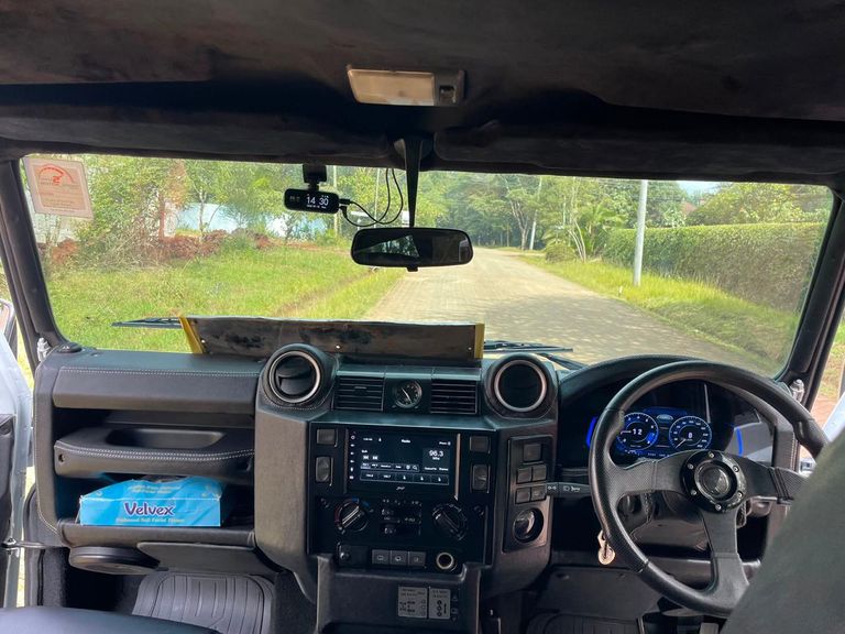 1997 Land Rover Defender thumbnail 5