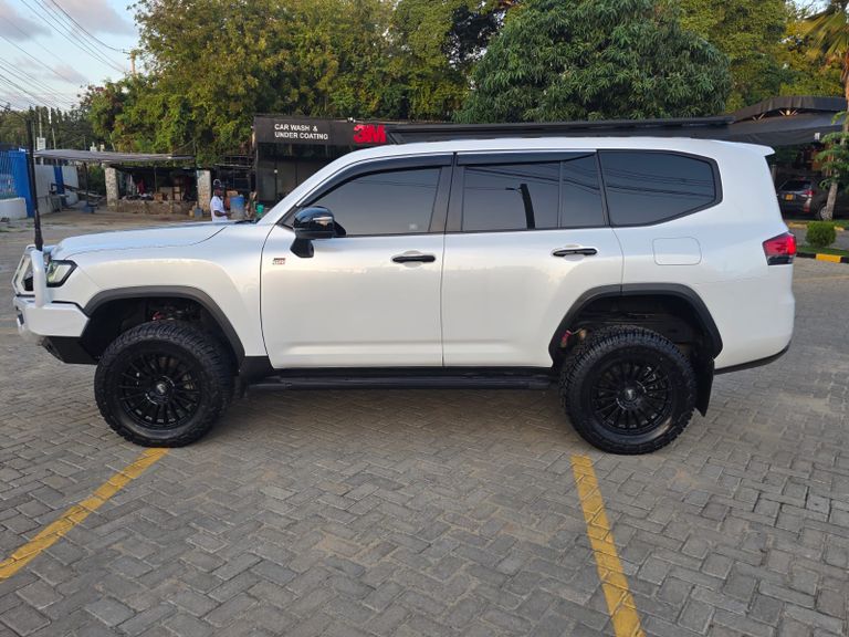 2021 Toyota Land Cruiser 300 thumbnail 5
