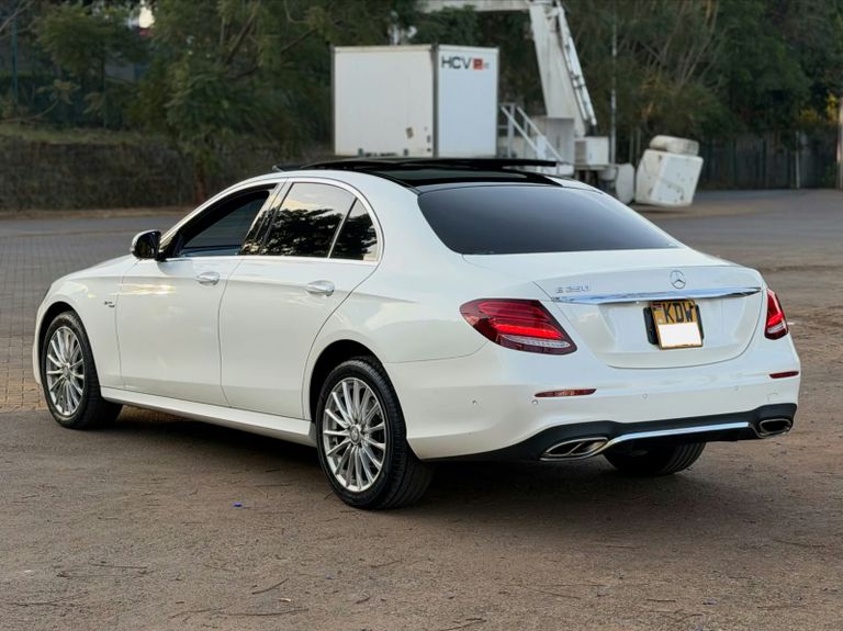 2019 Mercedes-Benz E-Class thumbnail 4