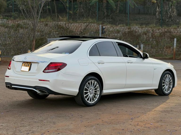 2019 Mercedes-Benz E-Class thumbnail 6