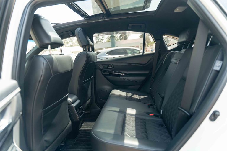 2019 Toyota Harrier thumbnail 6