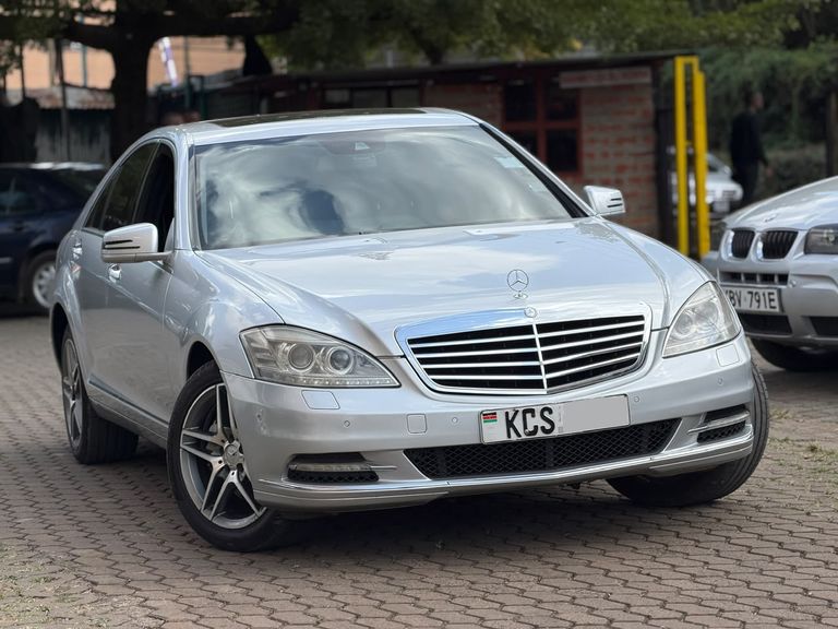 2011 Mercedes-Benz S-Class thumbnail 2
