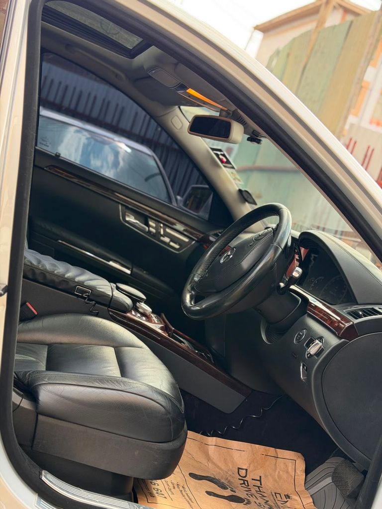 2011 Mercedes-Benz S-Class thumbnail 6