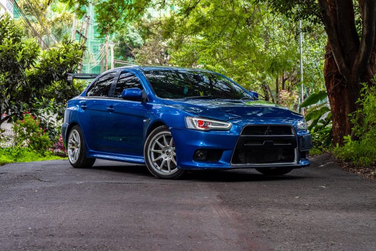 2012 Mitsubishi Lancer Evolution thumbnail 2