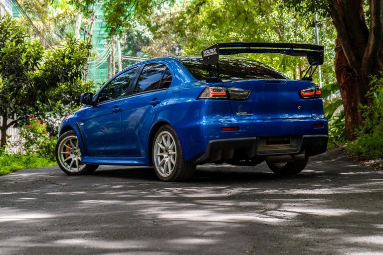 2012 Mitsubishi Lancer Evolution thumbnail 3