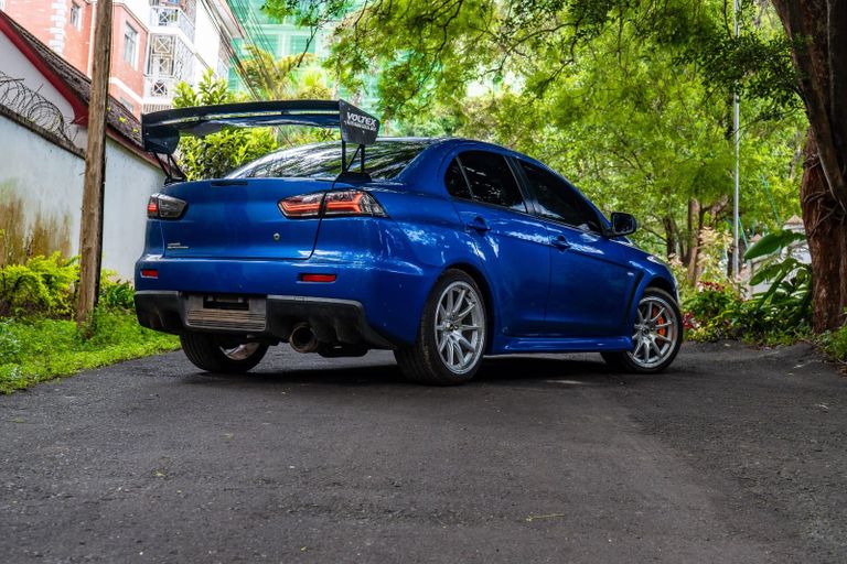 2012 Mitsubishi Lancer Evolution thumbnail 4