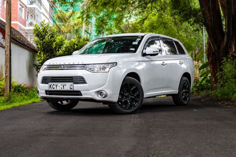 2013 Mitsubishi Outlander thumbnail 2