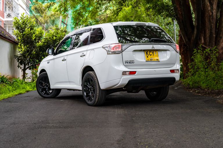2013 Mitsubishi Outlander thumbnail 3