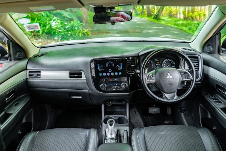 2013 Mitsubishi Outlander thumbnail 5