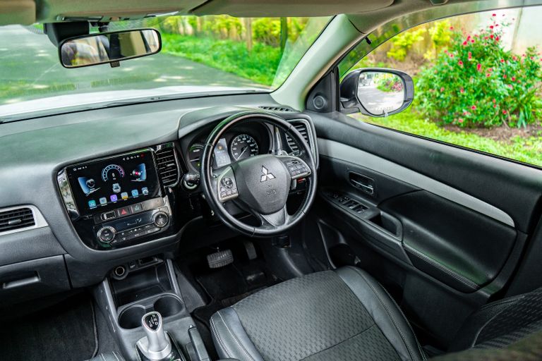 2013 Mitsubishi Outlander thumbnail 6