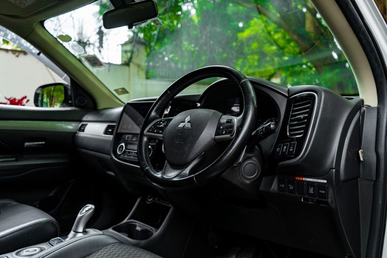 2013 Mitsubishi Outlander thumbnail 8