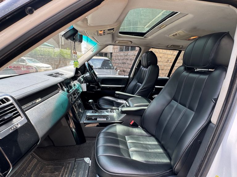 2009 Range Rover Range Rover Vogue thumbnail 5