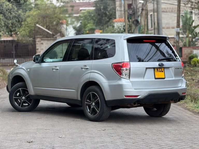 2010 Subaru Forester thumbnail 6