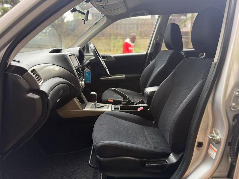 2010 Subaru Forester thumbnail 8