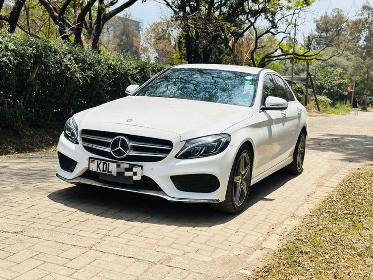 2016 Mercedes-Benz C-Class thumbnail 2