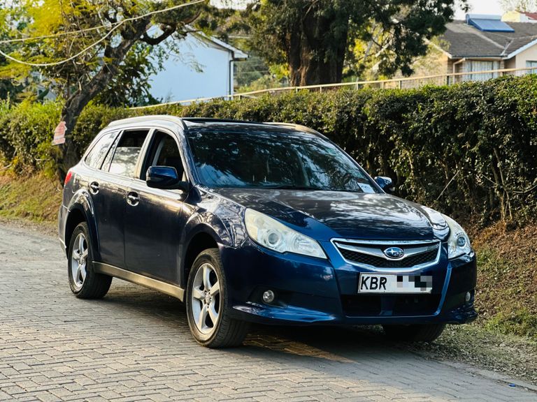 2011 Subaru Outback thumbnail 1