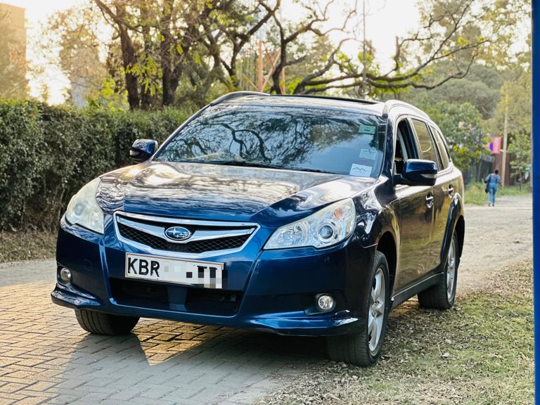 2011 Subaru Outback thumbnail 2
