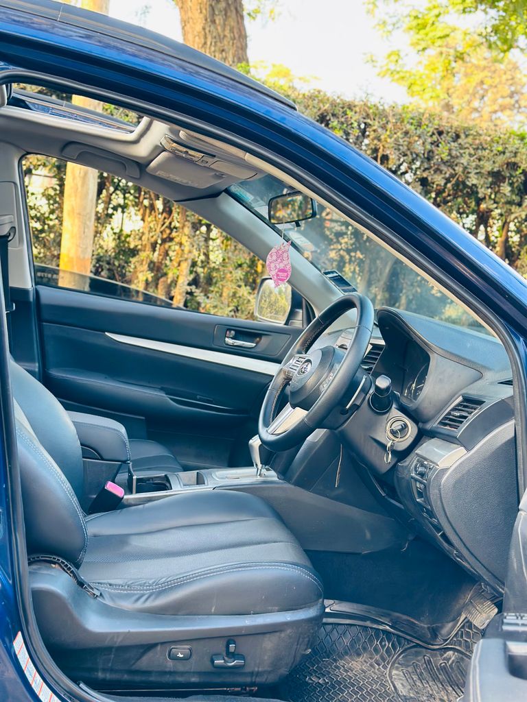 2011 Subaru Outback thumbnail 7