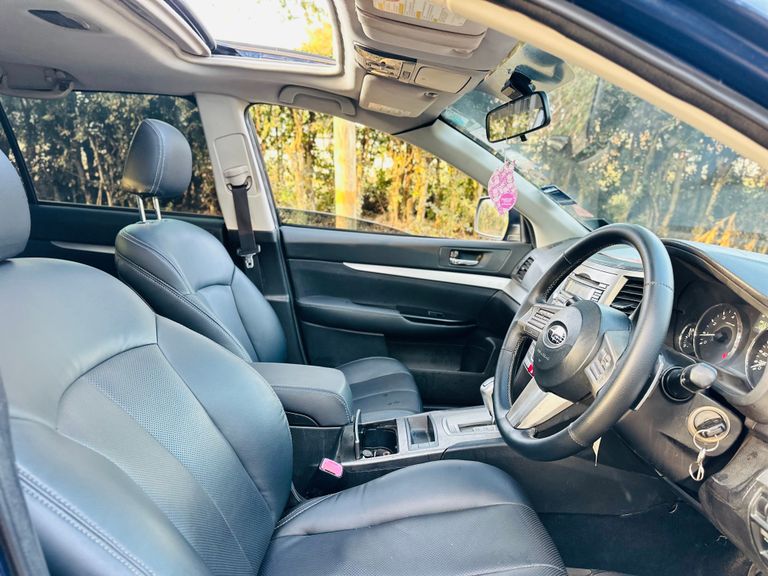 2011 Subaru Outback thumbnail 11