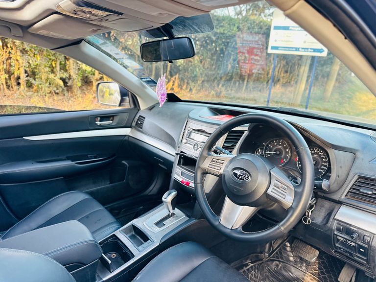 2011 Subaru Outback thumbnail 12
