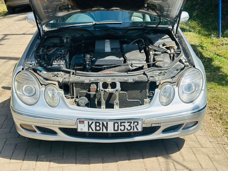 2004 Mercedes-Benz E-Class thumbnail 2