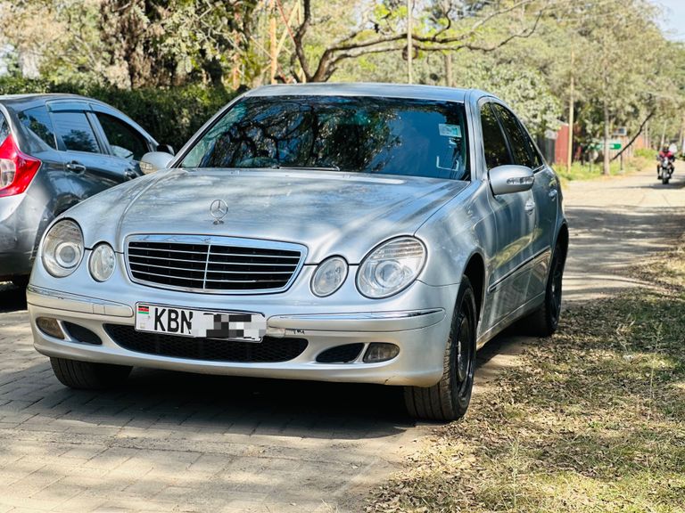 2004 Mercedes-Benz E-Class thumbnail 3