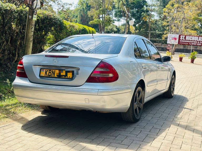 2004 Mercedes-Benz E-Class thumbnail 4