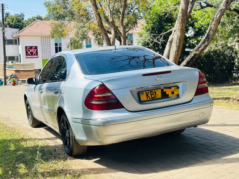 2004 Mercedes-Benz E-Class thumbnail 5
