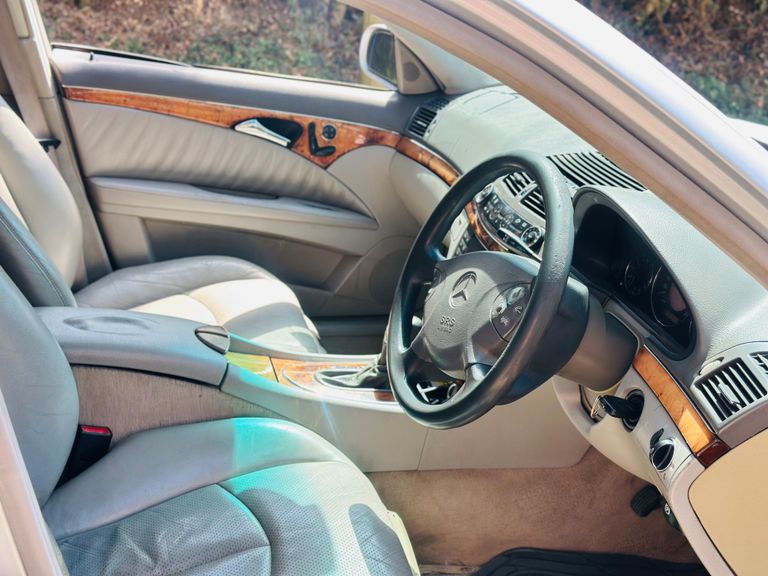 2004 Mercedes-Benz E-Class thumbnail 10