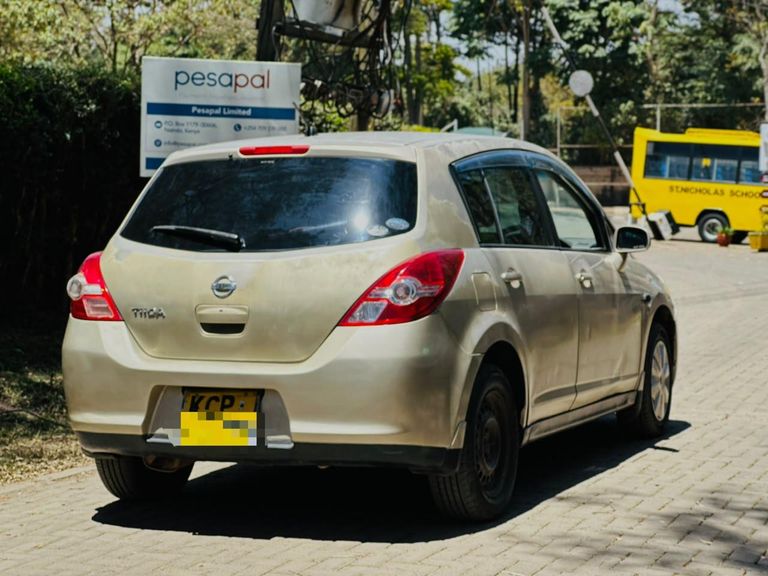 2010 Nissan Tiida thumbnail 4